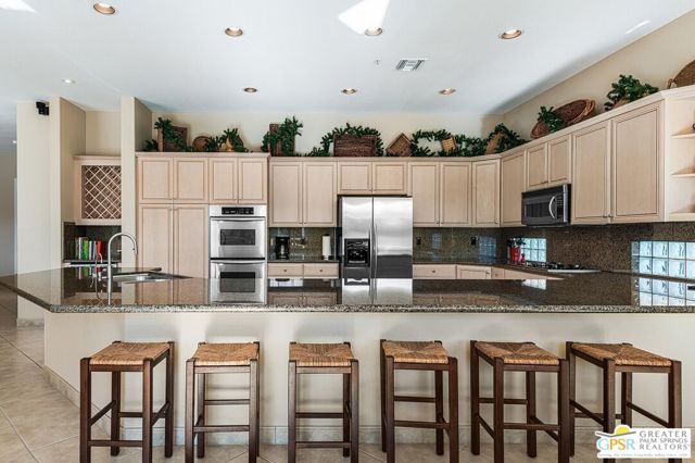 575 E Bogert Trail, Palm Springs CA: https://media.crmls.org/mediaz/cc7566a4-da2b-41a4-9773-0ab84c1112fb.jpg