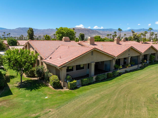 81 Camino Arroyo Place, Palm Desert CA: https://media.crmls.org/mediaz/cc757706-4477-438f-ad5c-0e22df6bc3fc.jpg