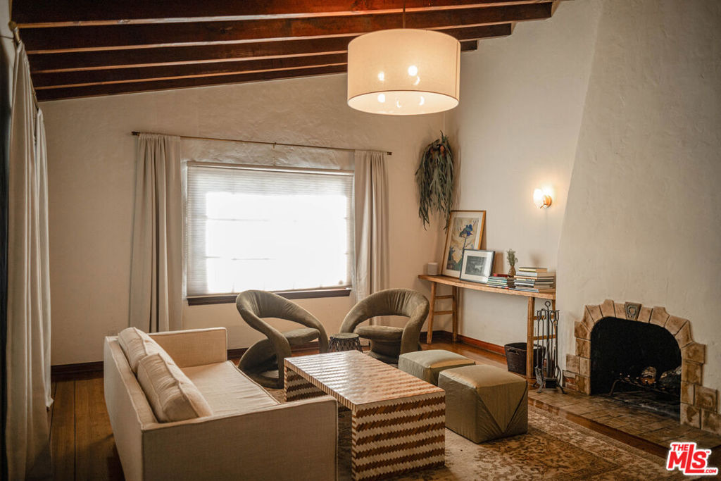 6101 S Mansfield Avenue