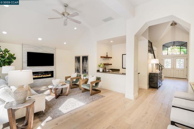 3363 Deer Hollow Drive, Danville CA: https://media.crmls.org/mediaz/cc761edb-7b34-4caa-8339-139ad91f7360.jpg