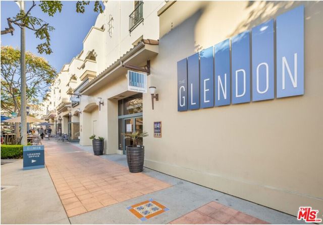 1060 GLENDON Avenue, Los Angeles CA: https://media.crmls.org/mediaz/cc76d9f6-8718-4e98-884e-437f28d9219f.jpg
