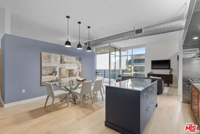 4080 Glencoe Avenue, Marina del Rey CA: https://media.crmls.org/mediaz/cc76ddee-7aaa-43b1-a61b-bcc0d43ce4df.jpg