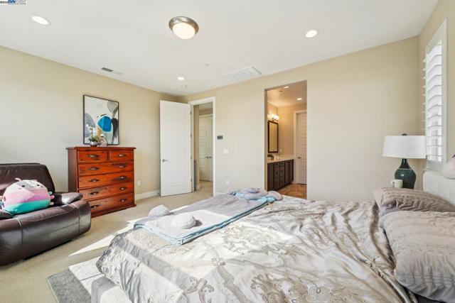 7213 Calistoga Ln, Dublin CA: https://media.crmls.org/mediaz/cc76e895-1c37-424b-a6d3-9231eb57f263.jpg