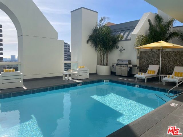 10520 Wilshire Boulevard, Los Angeles CA: https://media.crmls.org/mediaz/cc772a43-47a9-430d-9539-8f03c09dbe3b.jpg