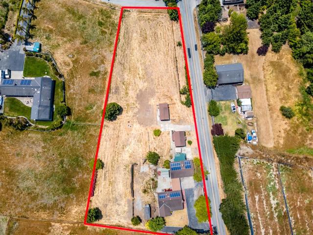 137 Whiting Road, Watsonville CA: https://media.crmls.org/mediaz/cc77a9cf-21a8-41e0-a6e1-3aa0f8f8c783.jpg