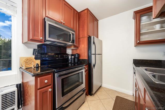 4860 Rolando Ct, San Diego CA: https://media.crmls.org/mediaz/cc77b851-78b3-44d0-bbc9-9b30f504c040.jpg