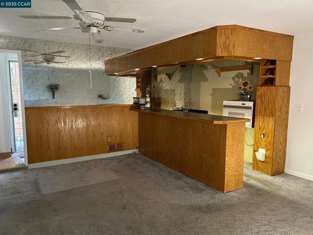 826 Veale, Martinez CA: https://media.crmls.org/mediaz/cc7852a2-3ff6-47ed-8299-7567a3464c22.jpg
