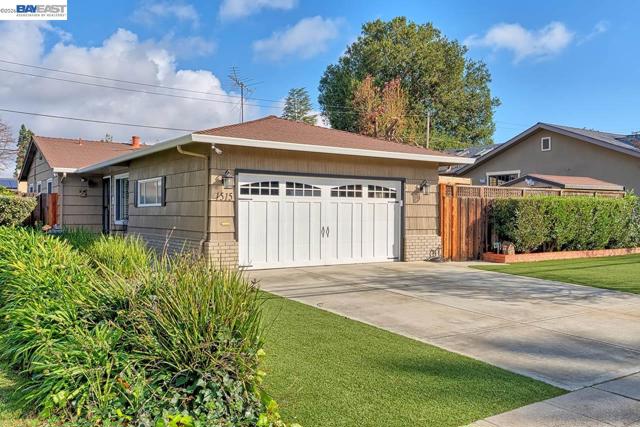 1515 Miramonte Ave, Mountain View CA: https://media.crmls.org/mediaz/cc7854c3-9aea-4e19-a600-7e8e3cfa243e.jpg