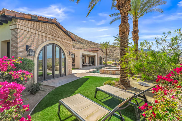 31 Hillcrest Drive, Rancho Mirage CA: https://media.crmls.org/mediaz/cc785f06-e0bc-4648-8df4-8782d84d7522.jpg