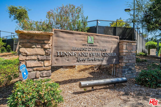 23471 Park Sorrento, Calabasas CA: https://media.crmls.org/mediaz/cc78ba77-a4f8-4266-9fc3-fb21c793f69d.jpg