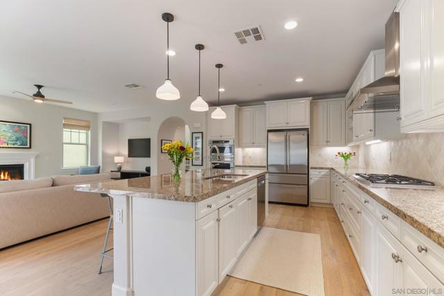 13571 Lopelia Meadows Pl, San Diego CA: https://media.crmls.org/mediaz/cc78dba7-4ca2-466d-8856-d7a407d71c2a.jpg