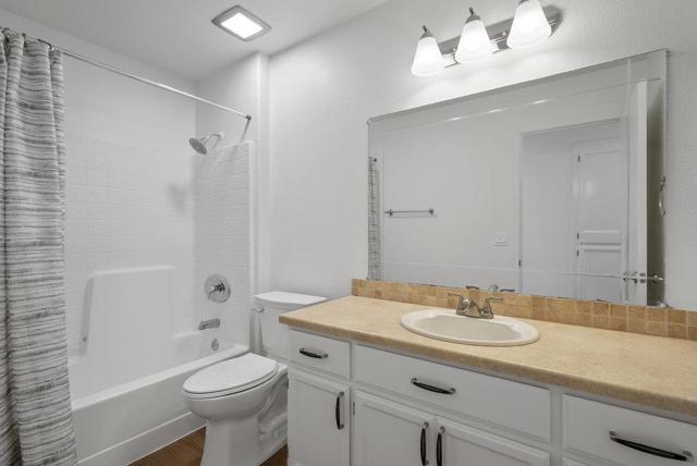2301 Valley View Road, Hollister CA: https://media.crmls.org/mediaz/cc794a73-9001-48d3-880a-4ca93f98b2fc.jpg