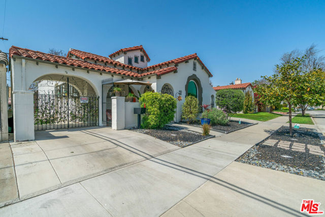 4183 6th Avenue, Los Angeles CA: https://media.crmls.org/mediaz/cc799a12-5bb5-4663-843d-6357cf491c3e.jpg