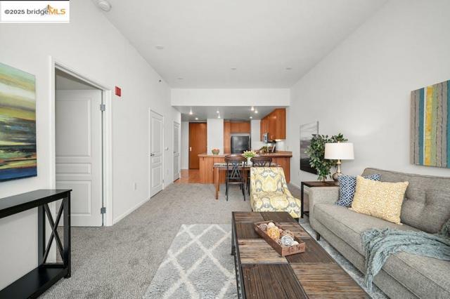 5855 Horton St, Emeryville CA: https://media.crmls.org/mediaz/cc79e0e5-e13e-474f-ae54-782b050dad5c.jpg