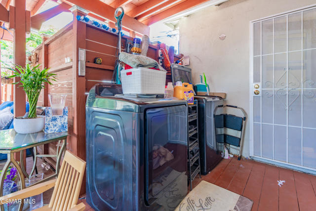 5924 Fairfax Avenue, Los Angeles CA: https://media.crmls.org/mediaz/cc7a4bdd-03a1-4bc1-b228-8868cf4ecf0c.jpg