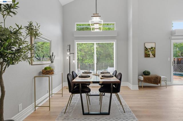 1782 Whitecliff Way, Walnut Creek CA: https://media.crmls.org/mediaz/cc7a5ab4-56c0-4154-ae54-05d0e7c23d87.jpg