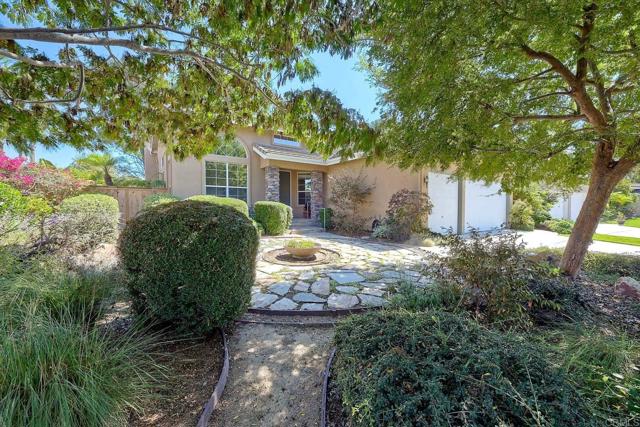 5141 Palmera Dr, Oceanside CA: https://media.crmls.org/mediaz/cc7a9d71-7eb7-44bd-8bbb-28deaff4abea.jpg