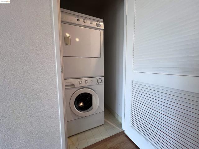 5855 Horton St, Emeryville CA: https://media.crmls.org/mediaz/cc7abc6b-2e74-426c-acc9-4977caa82859.jpg