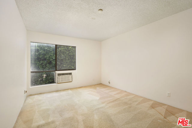 8400 De Longpre Avenue, West Hollywood CA: https://media.crmls.org/mediaz/cc7abe20-cc85-44e1-b9bc-b716e92cfe05.jpg