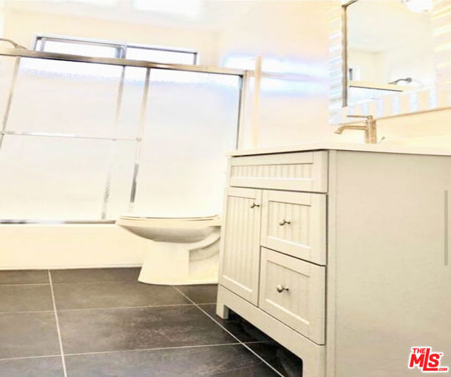 4171 W 4th Street, Los Angeles CA: https://media.crmls.org/mediaz/cc7acde7-ecab-41aa-8565-75b390d012f0.jpg