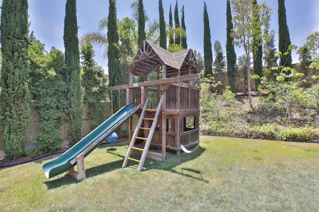 1932 Corte Cantanta, Chula Vista CA: https://media.crmls.org/mediaz/cc7adec6-67eb-43e6-9816-40e5372c3805.jpg