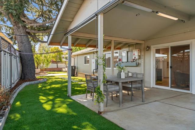 100 Highland Oaks Drive, Los Gatos CA: https://media.crmls.org/mediaz/cc7b5f6c-136e-4579-bb17-96ee049bf4f0.jpg