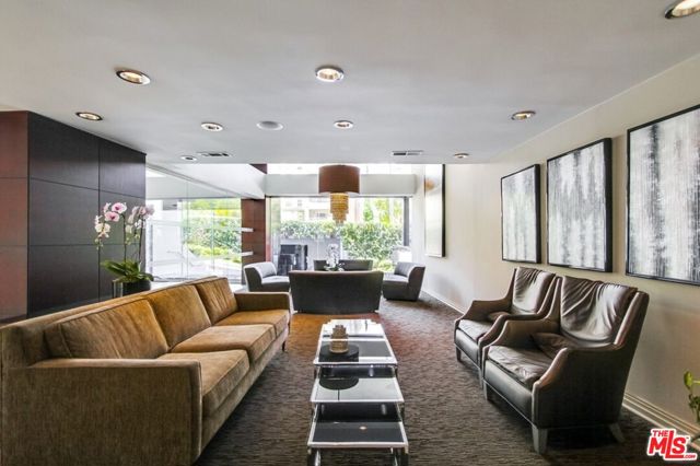 7250 Franklin Avenue, Los Angeles CA: https://media.crmls.org/mediaz/cc7b9216-b793-4495-a25d-220532af65c2.jpg