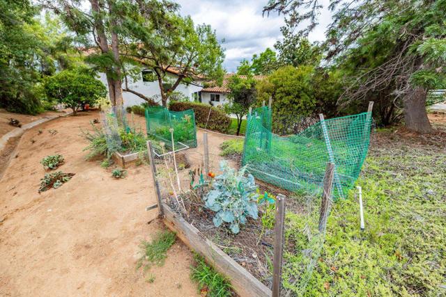 Detail Gallery Image 23 of 75 For 1402 Rimrock Dr, Escondido,  CA 92027 - 4 Beds | 3/1 Baths