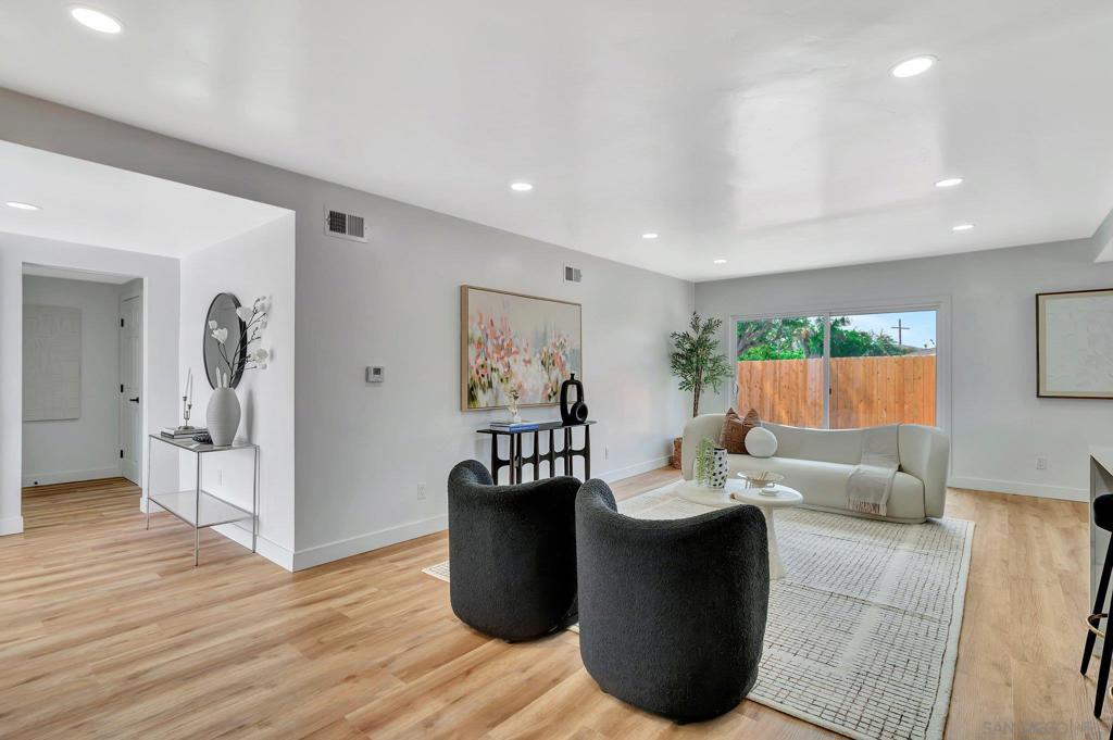 MLS #250034305SD img 4