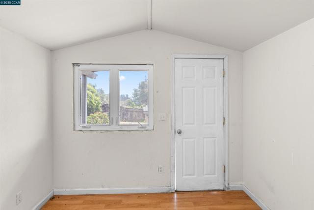 39 Anson Way, Kensington CA: https://media.crmls.org/mediaz/cc7befd4-36e9-4438-bf83-5bddba45472f.jpg