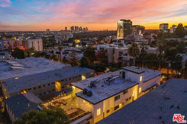 1210 LARRABEE Street photo 3