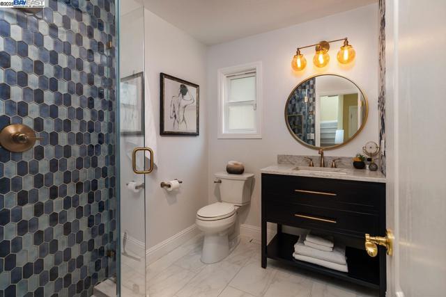 10 Easton Ct, Orinda CA: https://media.crmls.org/mediaz/cc7cce28-fa6d-46c8-a5f9-a034d113b894.jpg