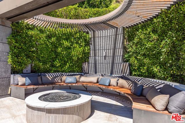 1740 Bel Air Road, Los Angeles CA: https://media.crmls.org/mediaz/cc7d6230-ddeb-4335-ac49-b30569629687.jpg