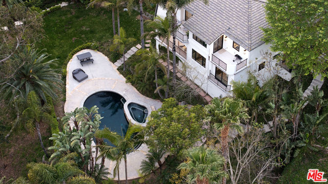 28902 Verde Mesa Lane, Malibu CA: https://media.crmls.org/mediaz/cc7d79e1-e29c-4628-bd4a-93e07e51baed.jpg