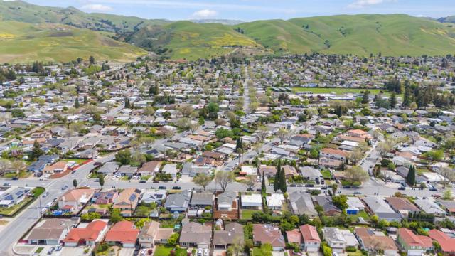 209 Carnegie Drive, Milpitas CA: https://media.crmls.org/mediaz/cc7e1935-c299-4d81-a5b6-be95fa1bbf8e.jpg