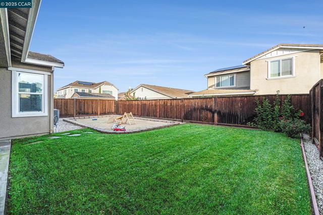208 Littleton St, Oakley CA: https://media.crmls.org/mediaz/cc7e534c-92c2-4014-8e74-892423bf26f4.jpg