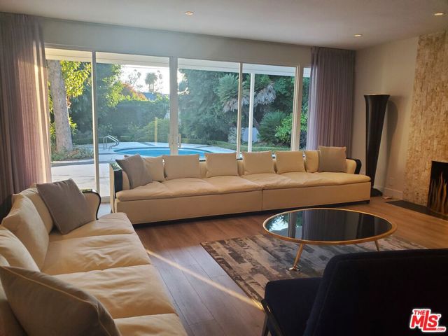 619 N RODEO Drive, Beverly Hills CA: https://media.crmls.org/mediaz/cc7e5943-4a4f-4ff9-91cf-4f2ce754df58.jpg