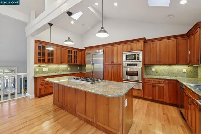 20 Broadmoor St, Moraga CA: https://media.crmls.org/mediaz/cc7ee1d9-02f6-4333-8b75-28279445f692.jpg