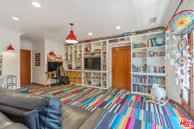 221 S Beverly Glen Boulevard, Los Angeles CA: https://media.crmls.org/mediaz/cc7f0b1c-6a2a-4688-80ac-3a20a3e6f958.jpg