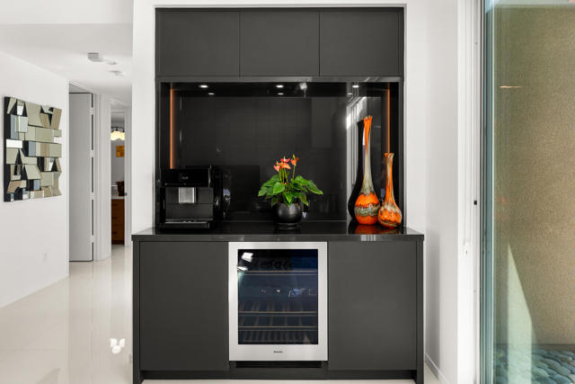 1069 Azure Court, Palm Springs CA: https://media.crmls.org/mediaz/cc7f19b0-e98e-4be4-ad59-575cf0f092a2.jpg