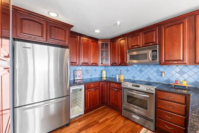 323 Green Ridge Drive, Daly City CA: https://media.crmls.org/mediaz/cc7f89b0-c736-40f5-b360-2dd6b14313d0.jpg
