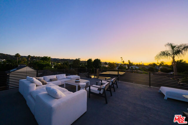 4532 Calhoun Avenue, Sherman Oaks CA: https://media.crmls.org/mediaz/cc7fa983-d47c-492c-b071-218b72d3356c.jpg