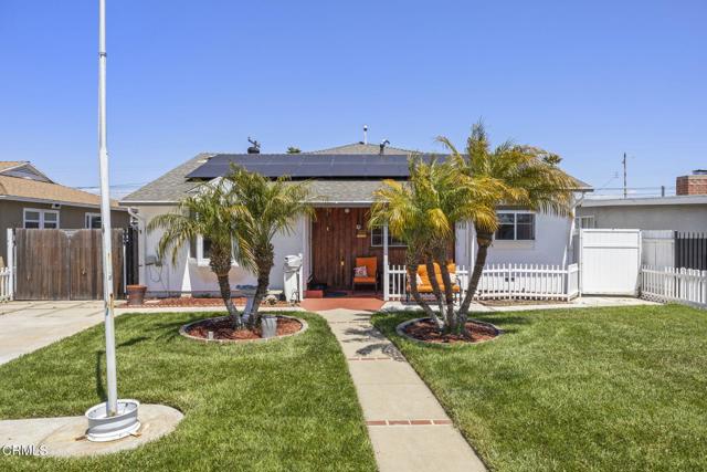 1213 Doris Avenue, Oxnard CA: https://media.crmls.org/mediaz/cc7fab26-416f-4cad-a035-625a1245594e.jpg