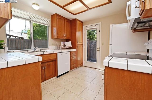 476 Mulqueeney St, Livermore CA: https://media.crmls.org/mediaz/cc7fe4c3-8a22-4380-9f5c-62d3224a66a7.jpg