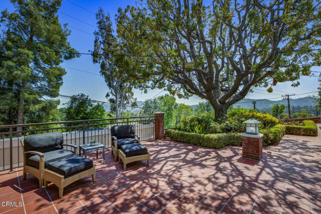 5109 Redwillow Lane, La Canada Flintridge CA: https://media.crmls.org/mediaz/cc81238b-22a1-47ef-8004-6e9f3da43f80.jpg