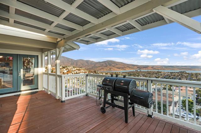 Detail Gallery Image 3 of 51 For 1421 Maria Ave, Spring Valley,  CA 91977 - 5 Beds | 4 Baths