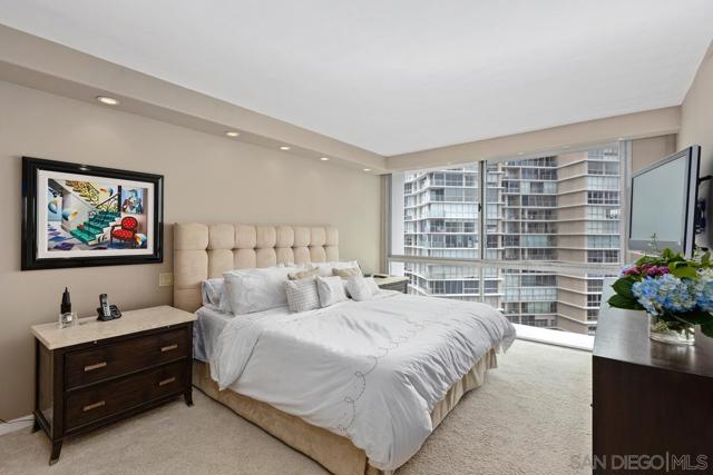 1810 Avenida Del Mundo, Coronado CA: https://media.crmls.org/mediaz/cc812b2e-87ac-4568-ab3a-5991196a1524.jpg