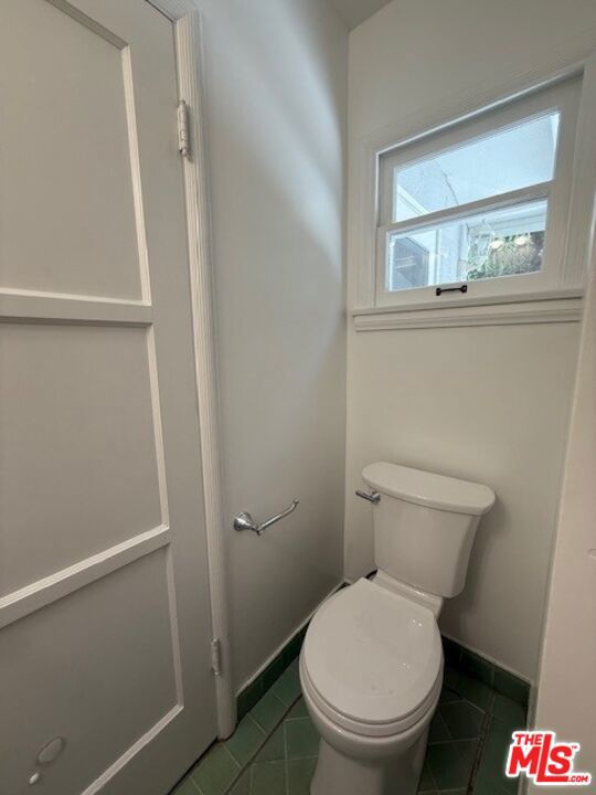 2515 Canyon Drive, Los Angeles CA: https://media.crmls.org/mediaz/cc814d7b-5021-477b-aa1e-e6eb892051e5.jpg