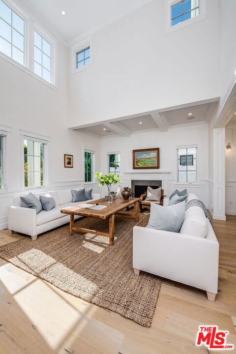 4402 Ledge Avenue, Toluca Lake CA: https://media.crmls.org/mediaz/cc816d19-cc34-4fda-993e-c019476dd723.jpg