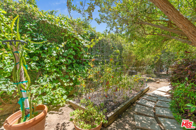 221 S Beverly Glen Boulevard, Los Angeles CA: https://media.crmls.org/mediaz/cc81f8e8-edd5-4dae-8dab-8e66b3197428.jpg